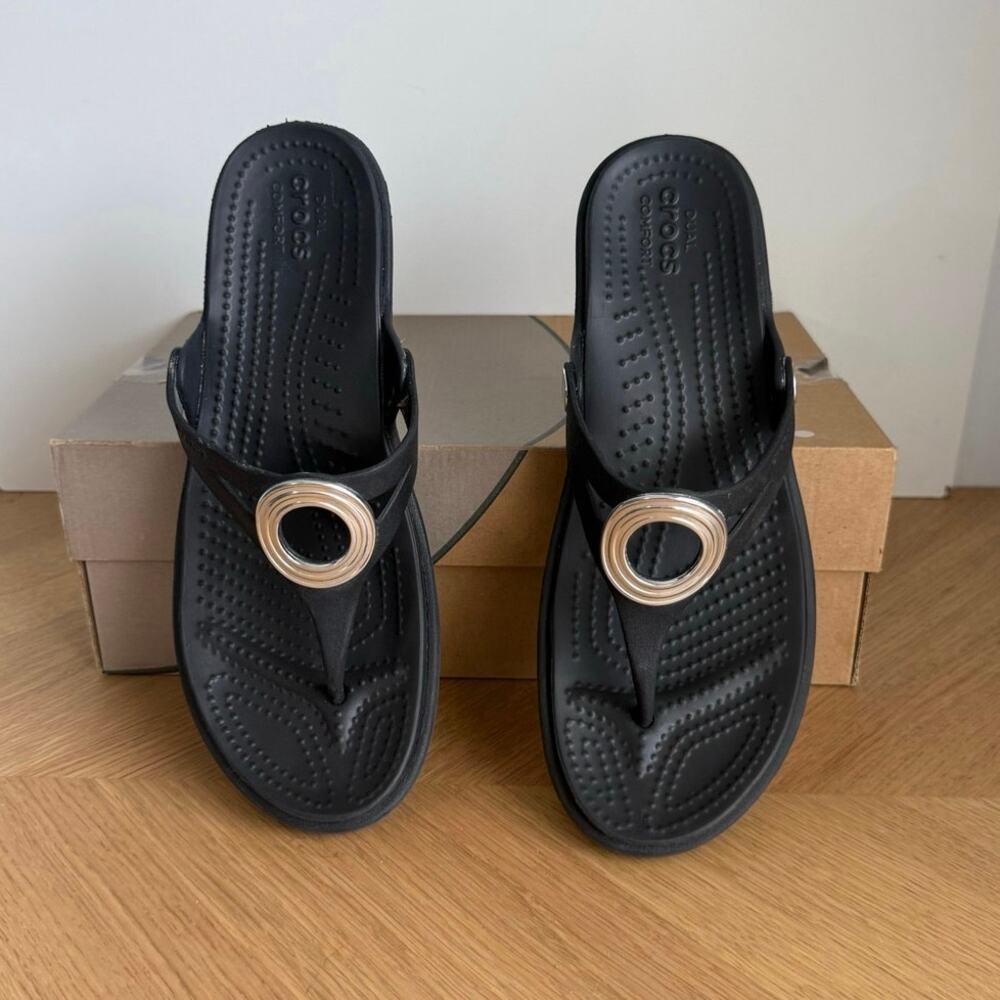 Crocs Sanrah Beveled Circle Black/Silver Women Wedge Sandals - SZ 9